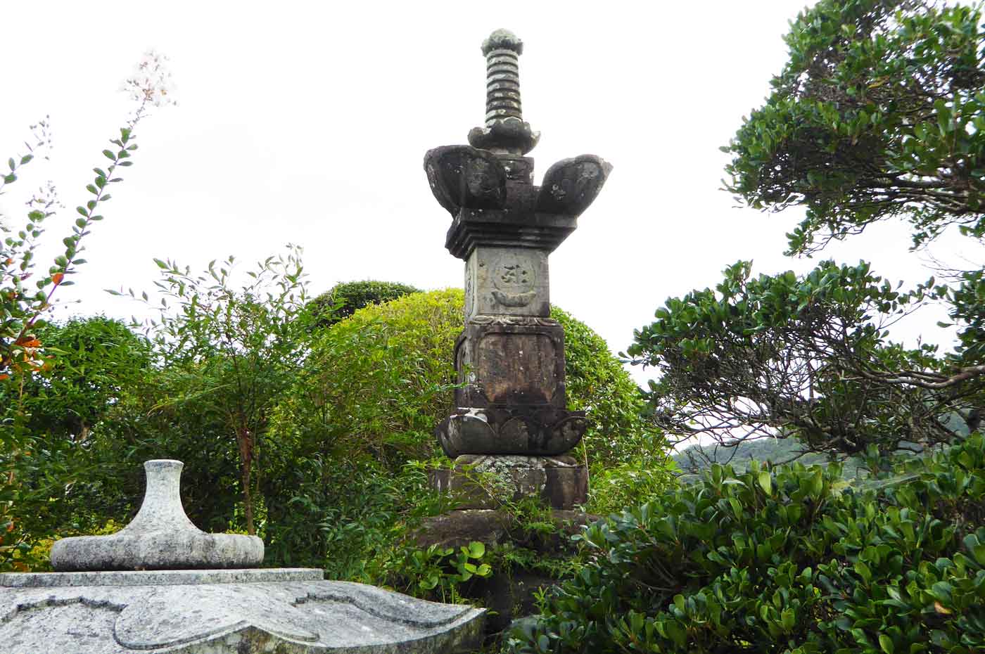 長福寺の宝篋印塔