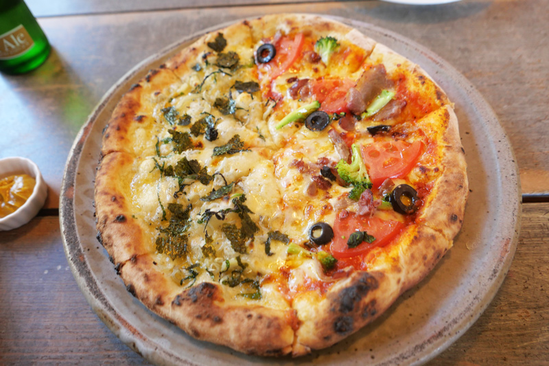 ハーフ＆ハーフのピザ