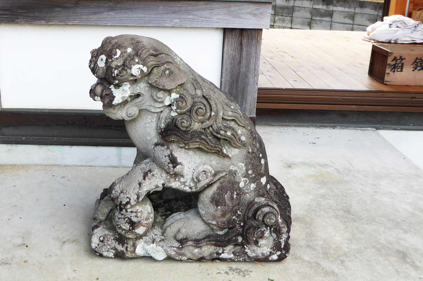 熊野神社の狛犬（右）