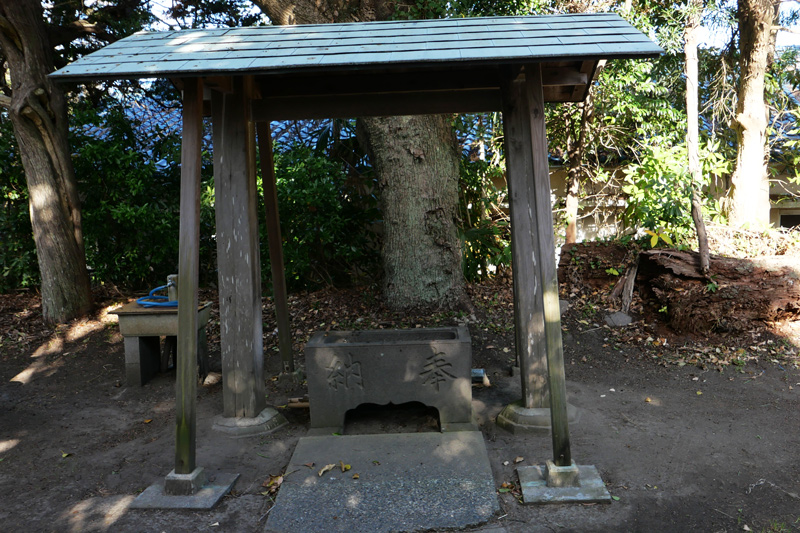 手水舎と手水石