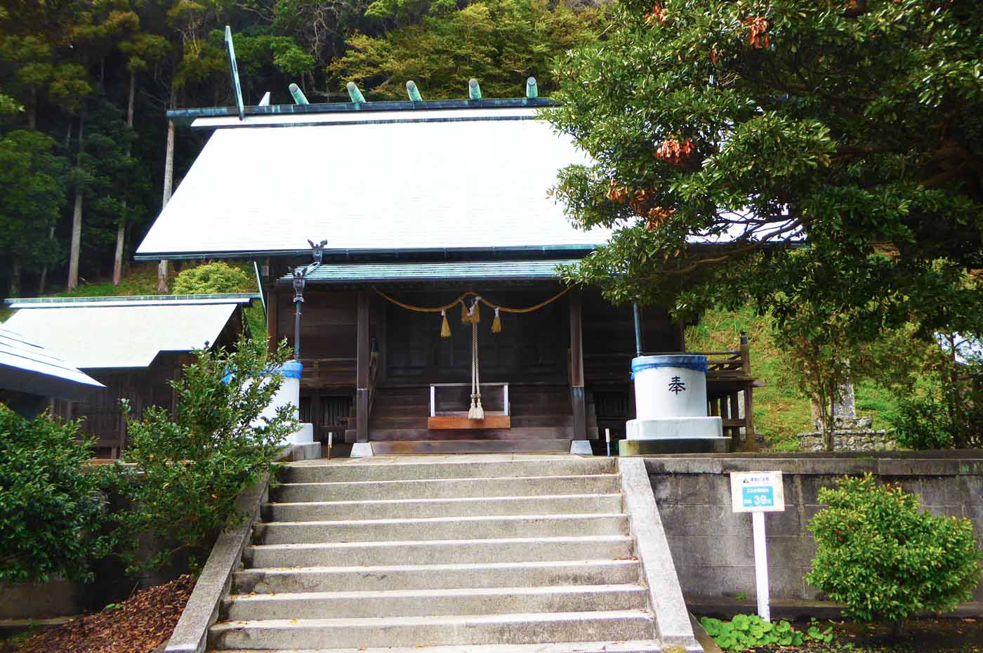 高皇産霊神社の拝殿