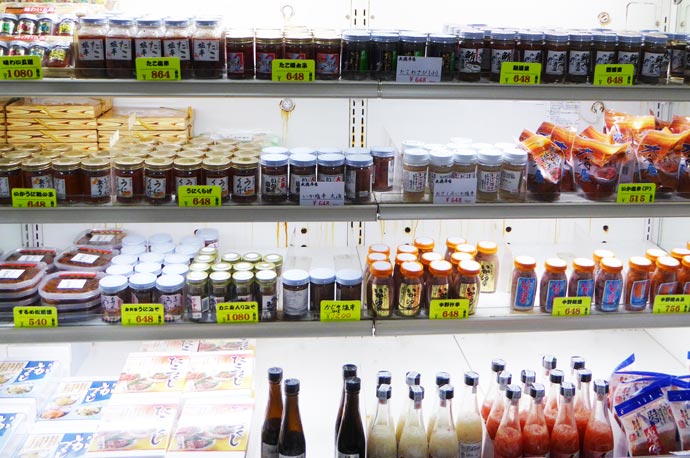 塩辛等の瓶詰の珍味コーナーの画像