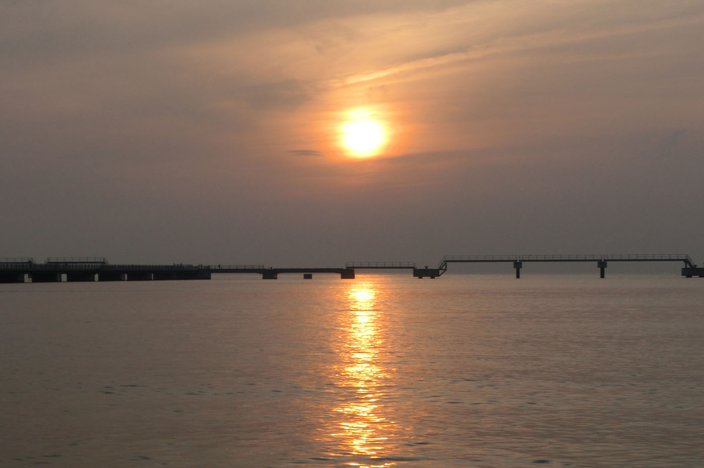 館山夕日桟橋から見た夕日の画像