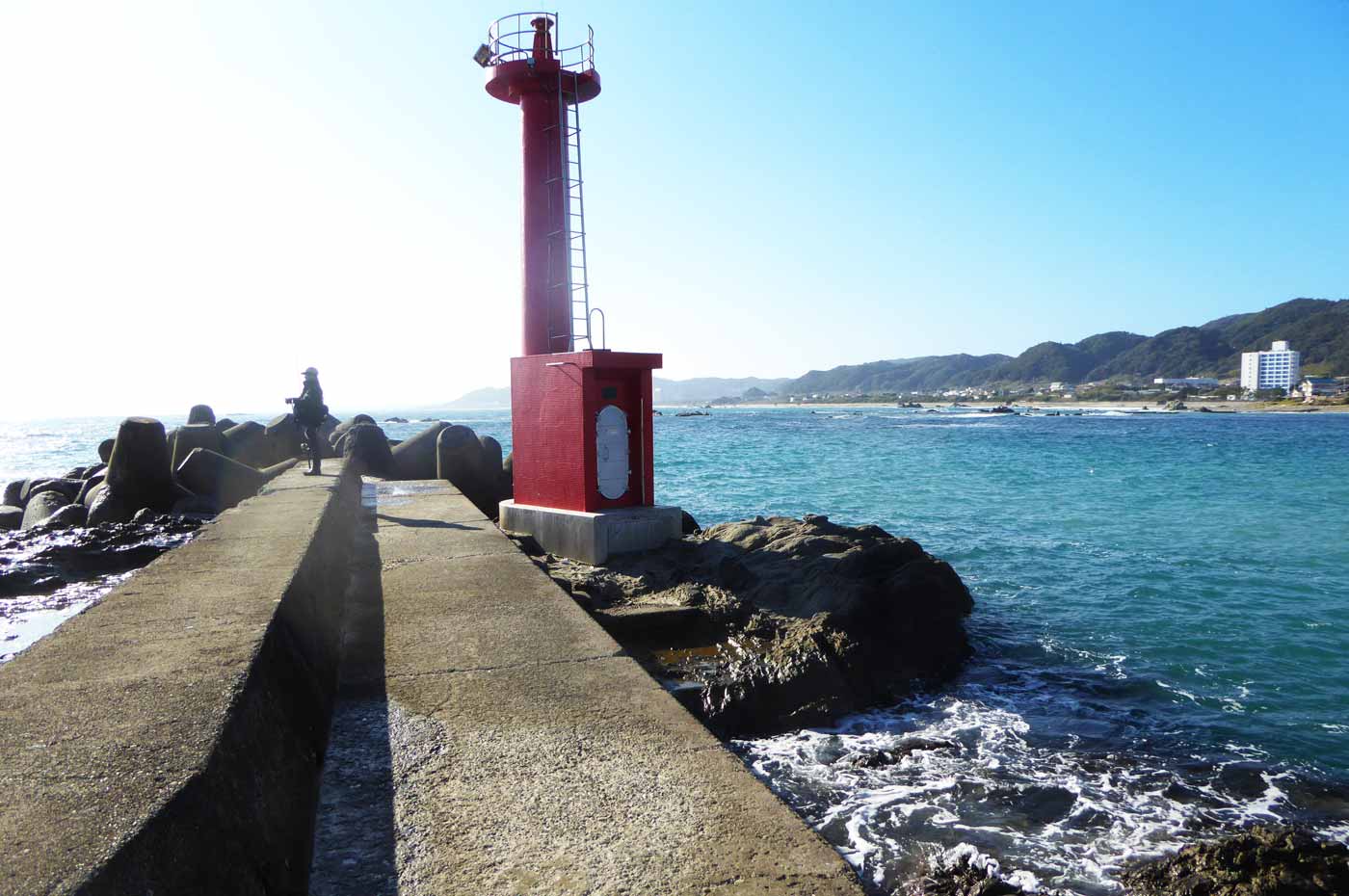 江見港の赤灯台