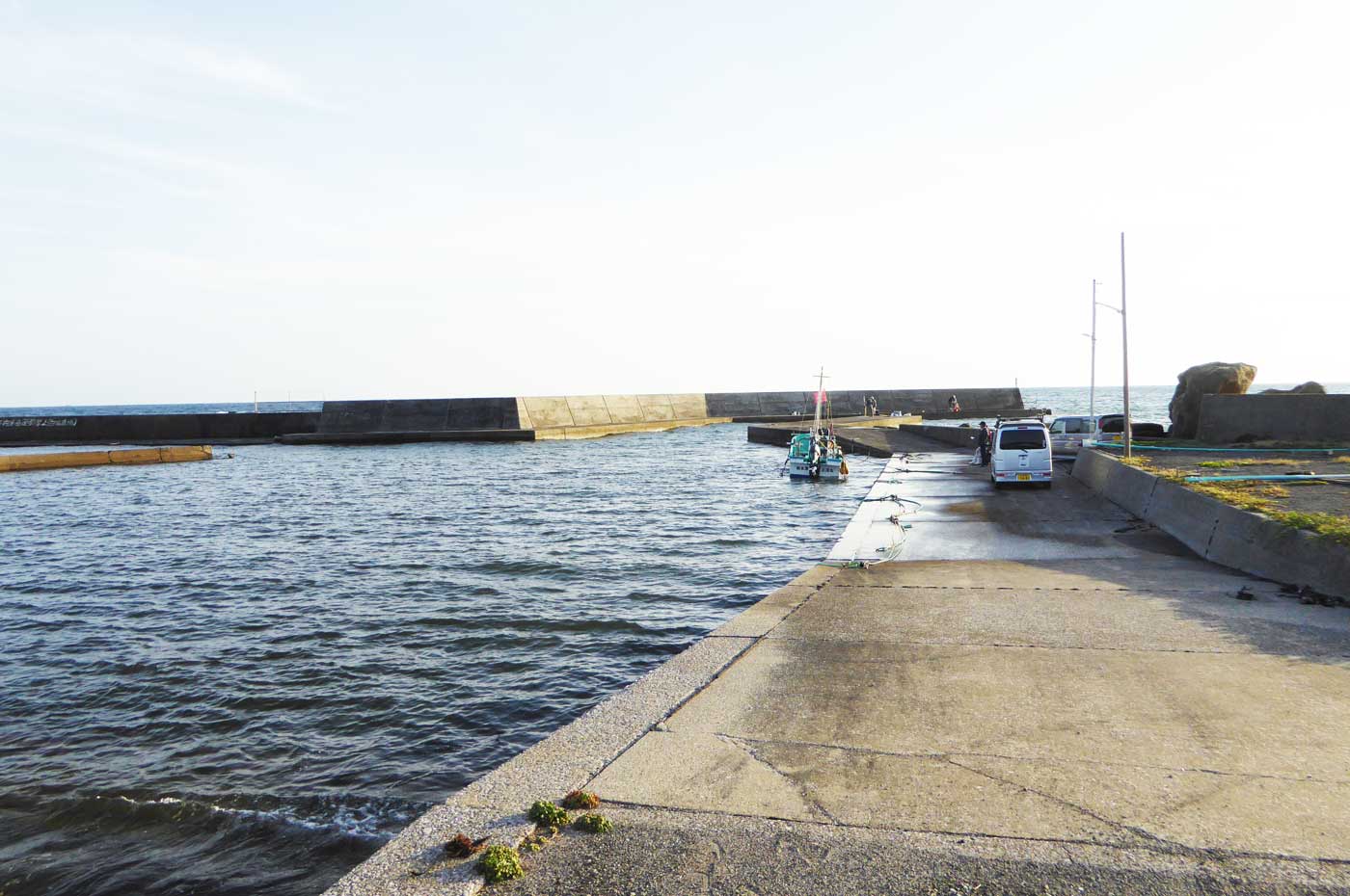 根本港の右側堤防の写真