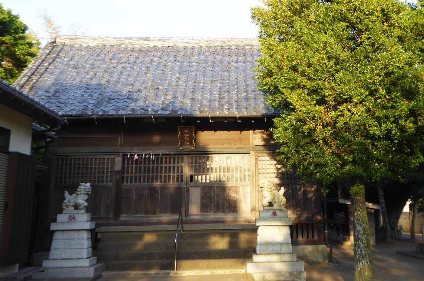 子安神社の拝殿