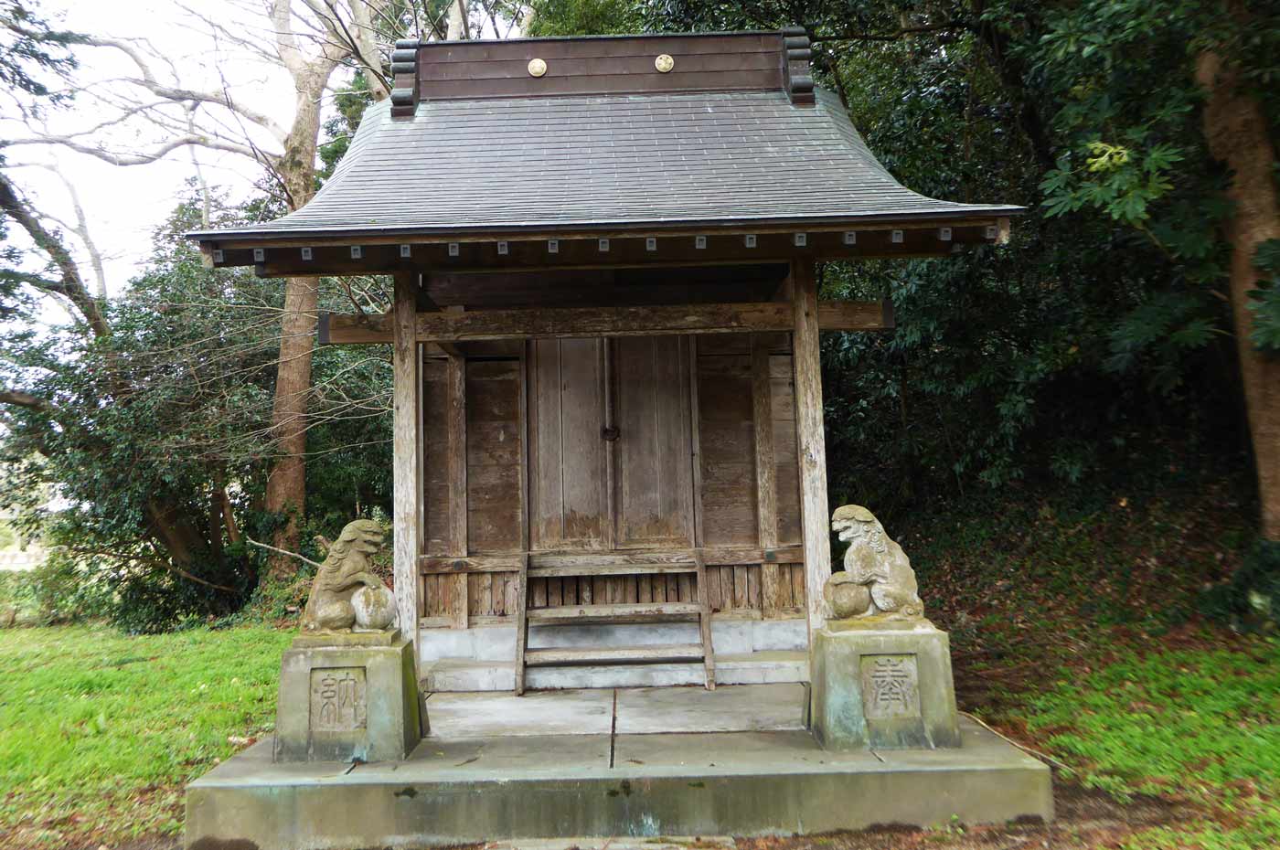 根方神社の拝殿