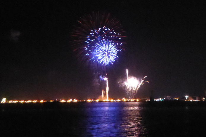 館山港岸壁から観た花火
