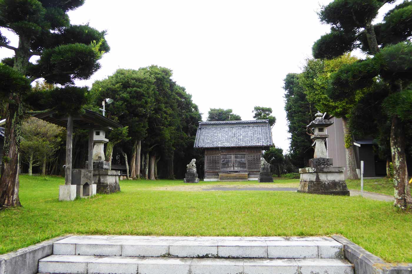八雲神社の境内の画像
