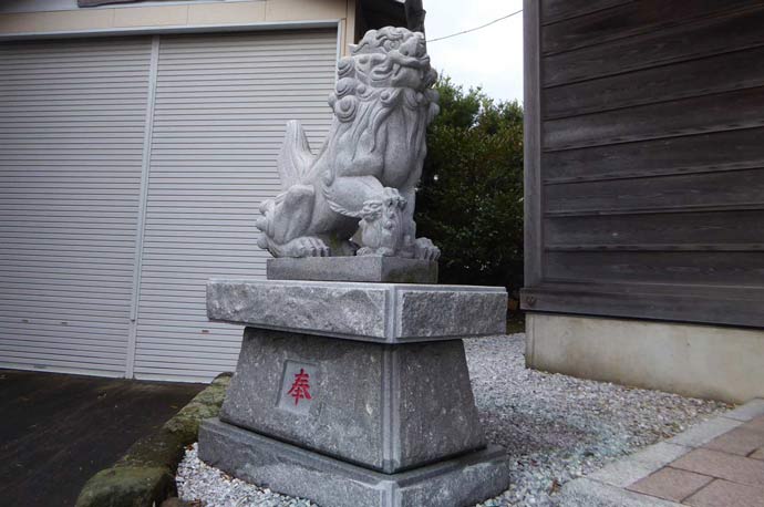 青木神社の狛犬（左）の画像