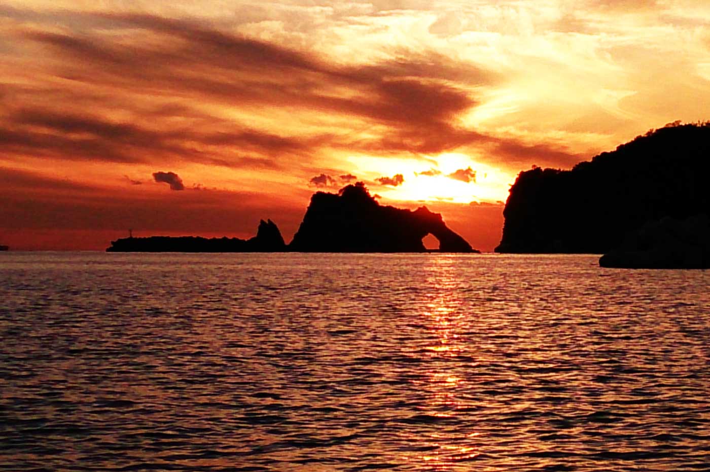 浮島と夕日の画像