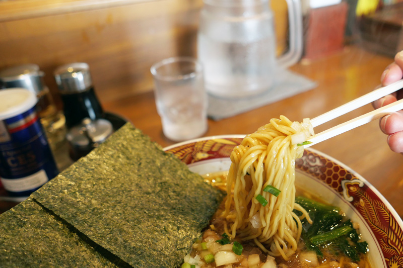 極旨ラーメンの麺アップ