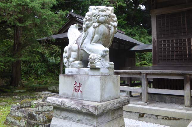 莫越山神社狛犬（左）