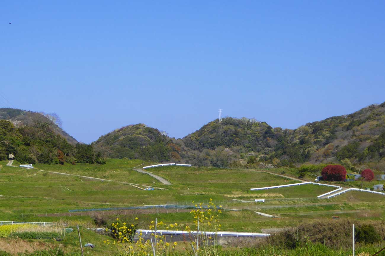 吉井農村公園の水車小屋とさくらの画像