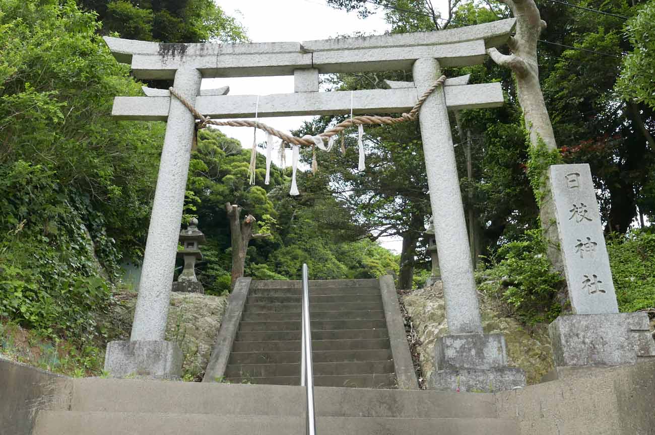 日枝神社の参道と鳥居の画像