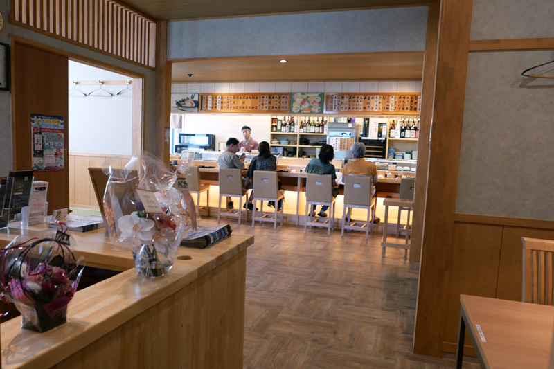 店内カウンター付近