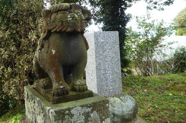 稲荷神社の狛犬（左）の画像