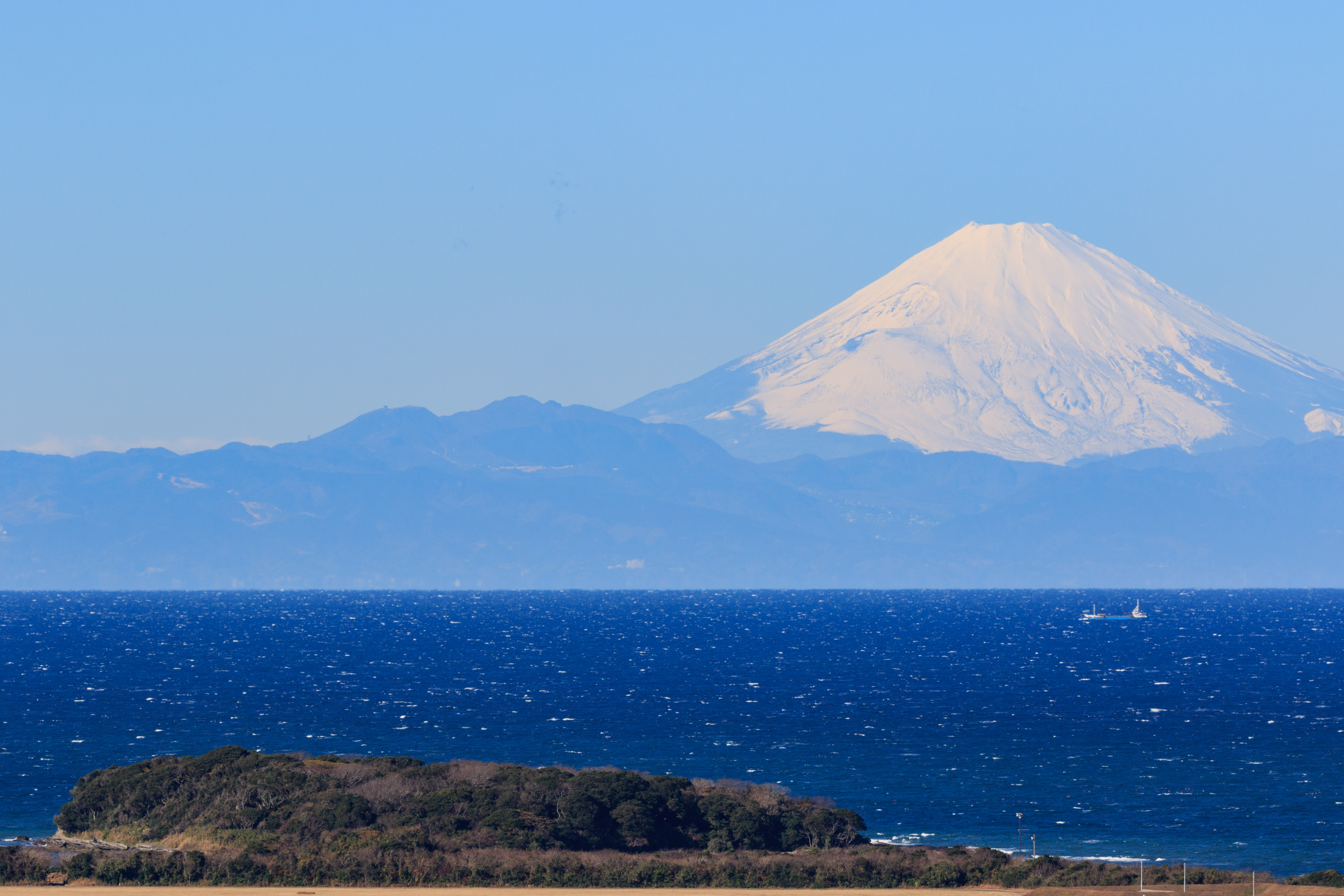 冬の富士山 館山湾寒中水泳大会