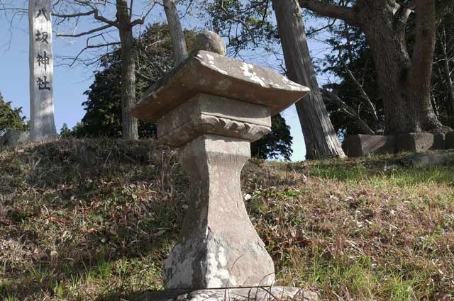 八坂神社の石灯篭（右）の画像