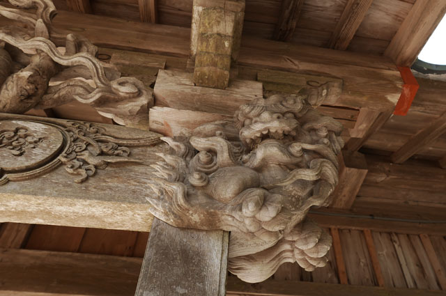 木鼻の彫刻（右）の画像