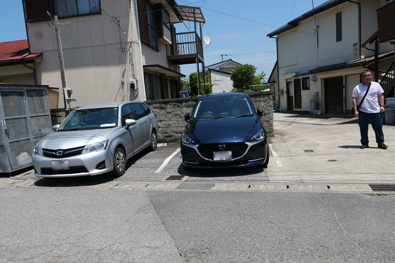 店舗横の駐車場