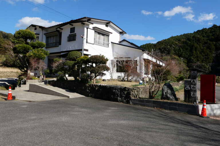 粟斗温泉の外観