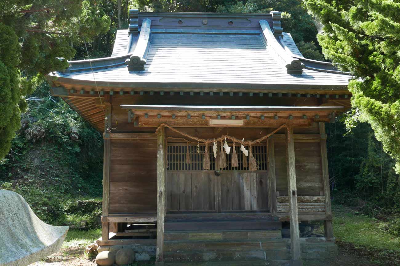 長尾三神社の拝殿アップ