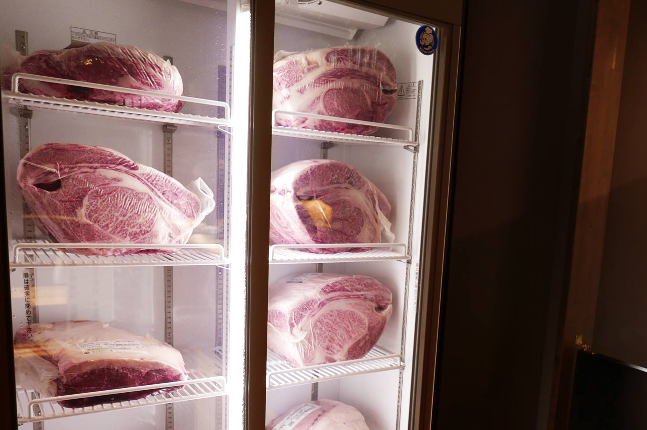肉の冷蔵庫