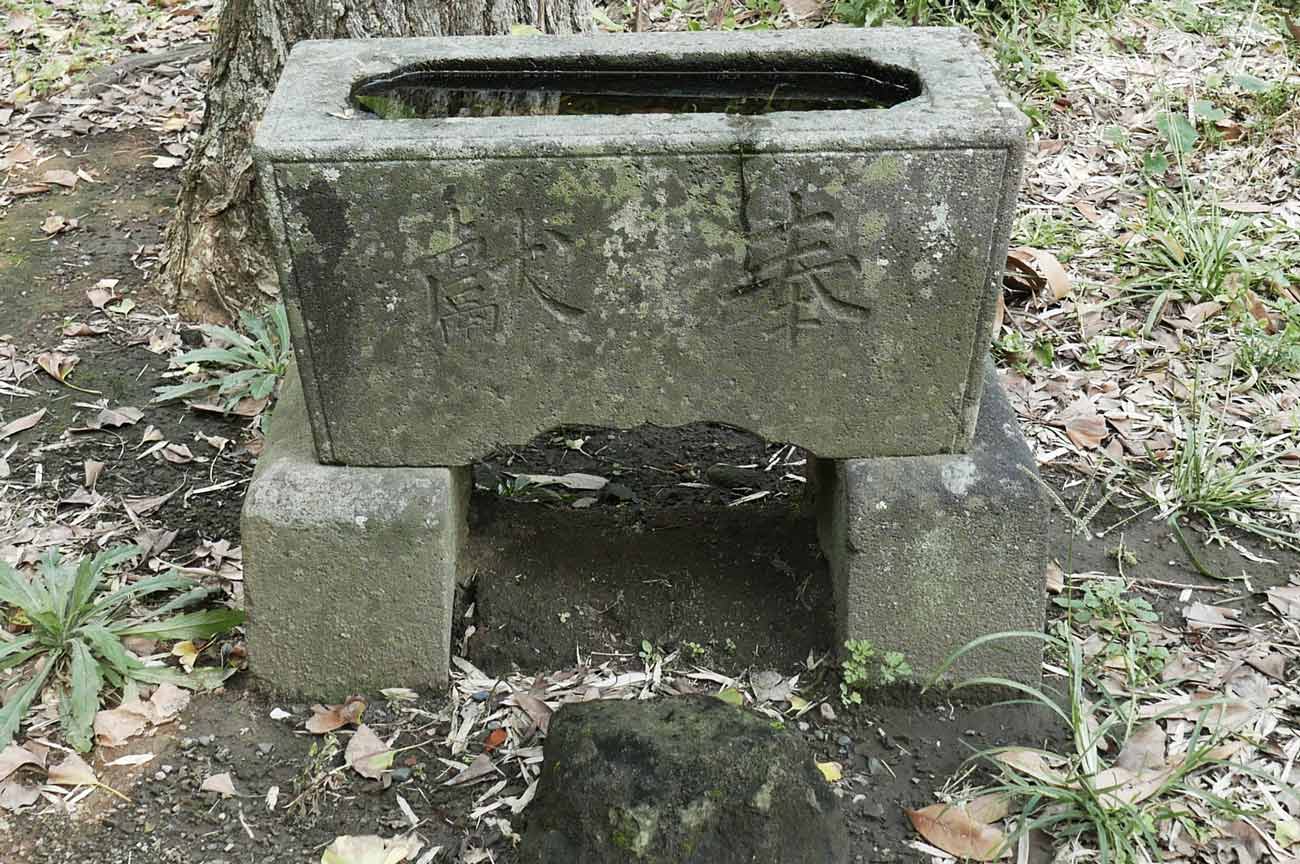 萱野稲荷神社の手水石