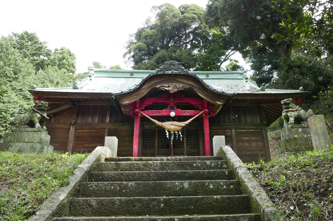 白山神社の拝殿