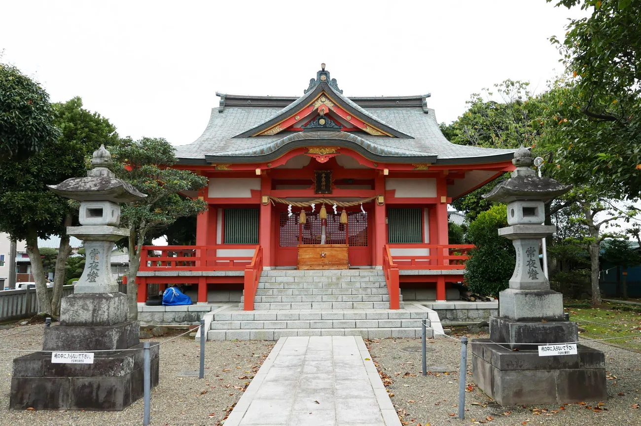 子安神社の拝殿