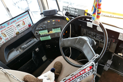 スクールバスの運転席