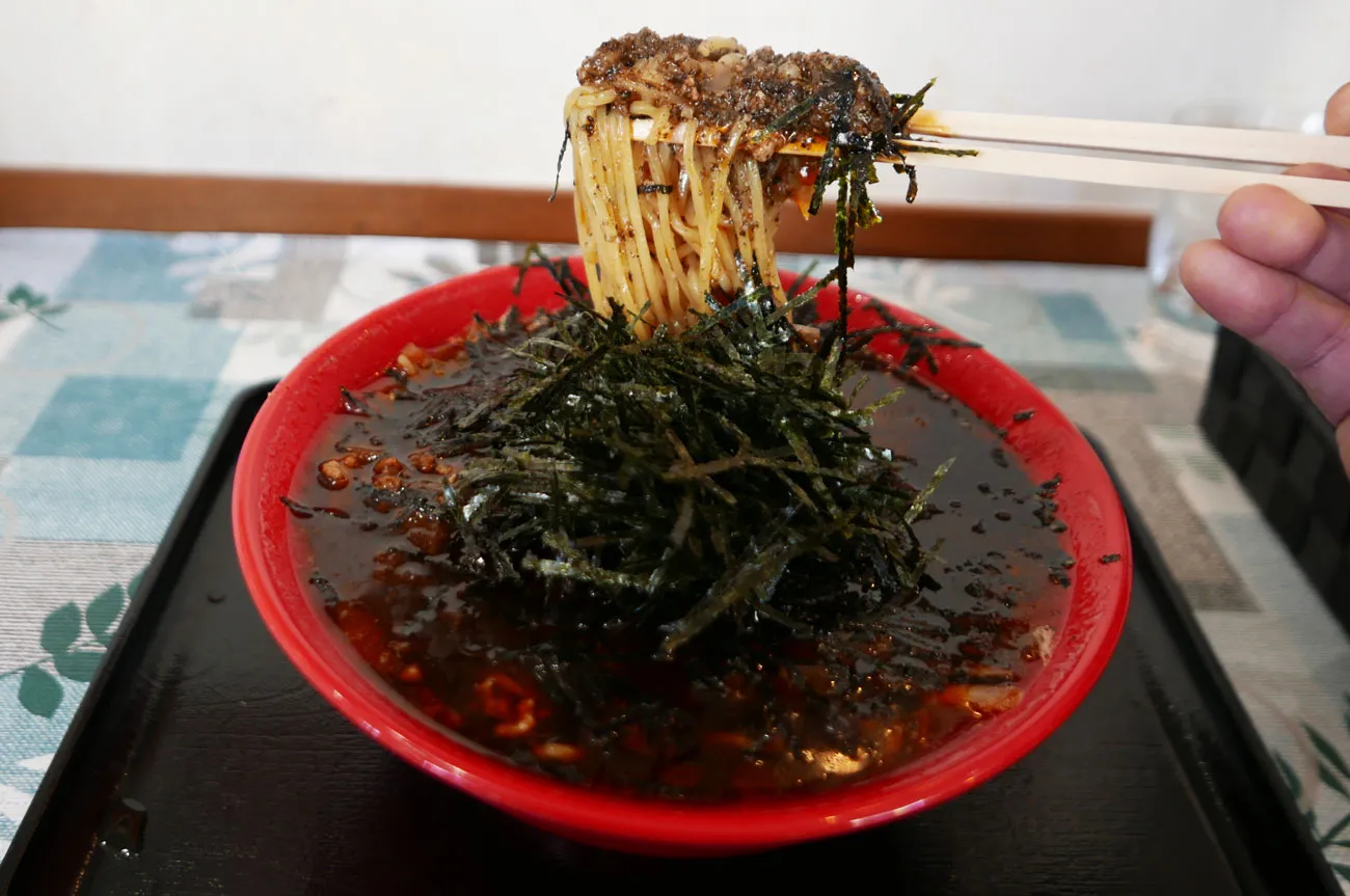 ドルフィンの黒タンタン麺