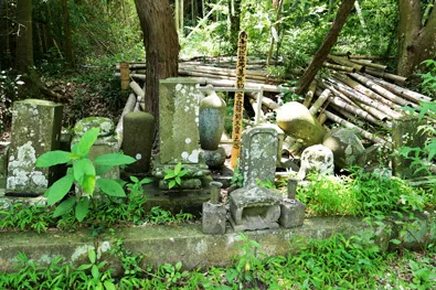 歴代住職の墓