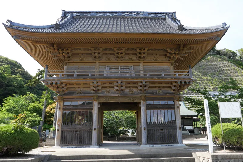 妙覚寺の山門