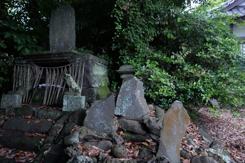 浅間神社前の石碑
