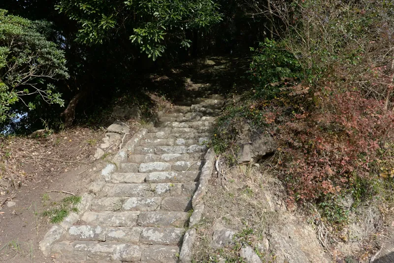 参道入口の石段