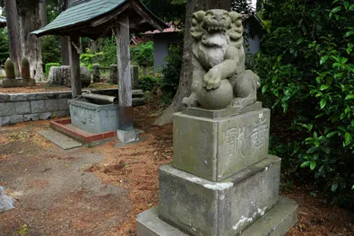上諏訪神社の狛犬（右）