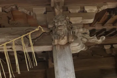 上諏訪神社の木鼻（右）