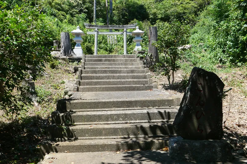 本殿裏の鳥居