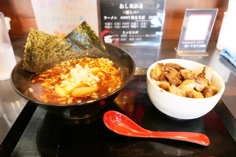 ラーメンとミニチャーシュー丼