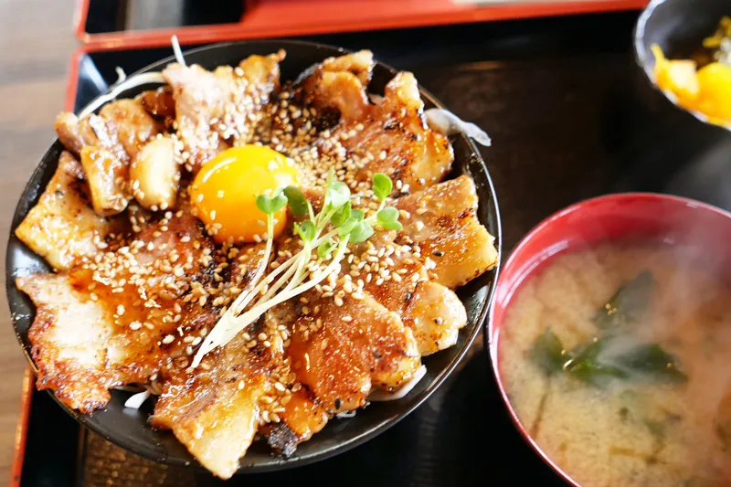 豚バラパワー丼