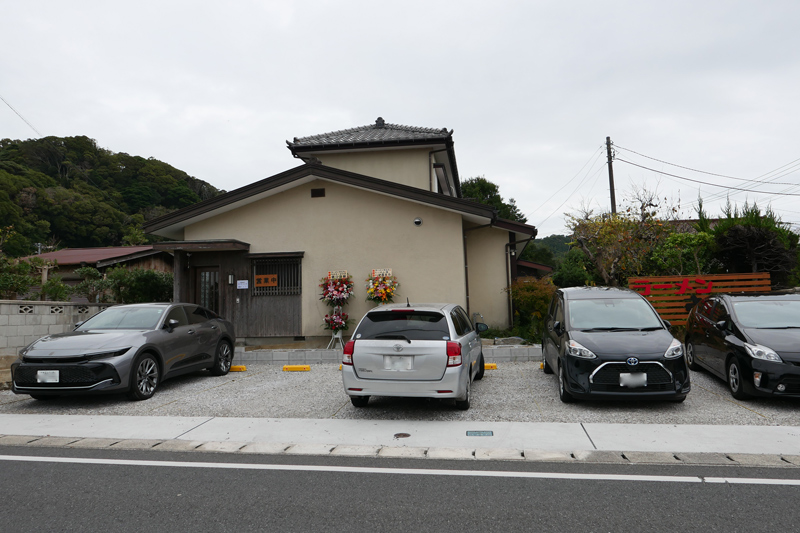 ラーメン さとらの駐車場