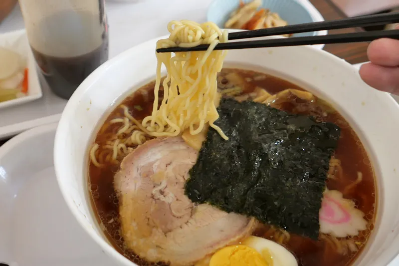 ラーメンの麺アップ