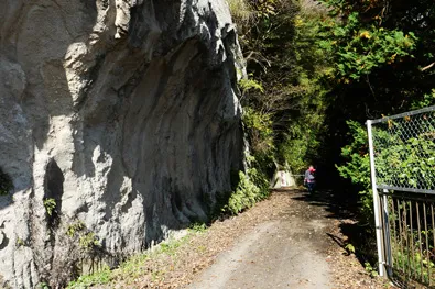 岩肌の地層