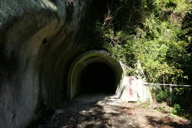 最初のトンネルの入口