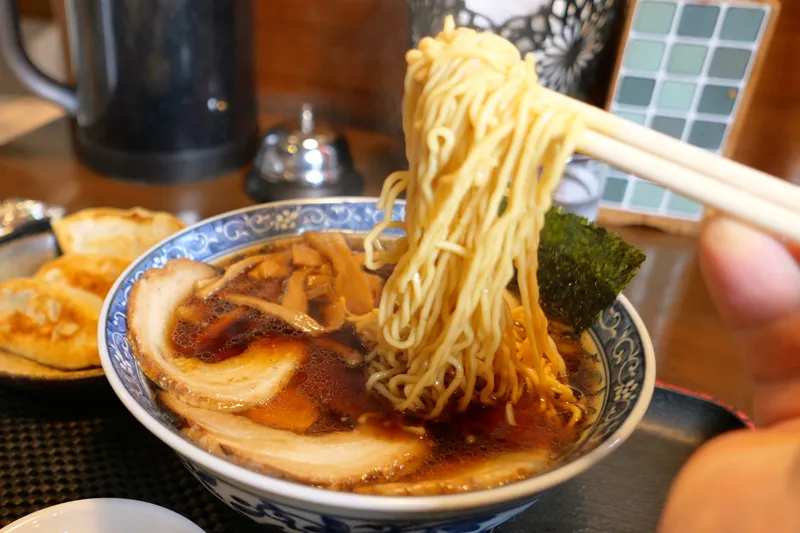 寛虎ラーメンの麺アップ