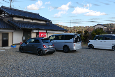 かわらや食堂の駐車場