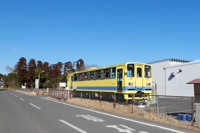 シンボルの黄色い電車