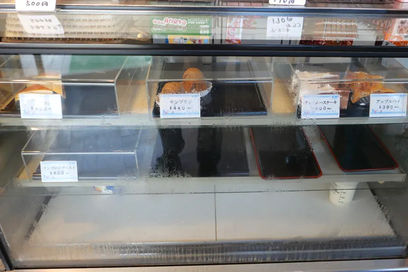 手作りケーキのショーケース